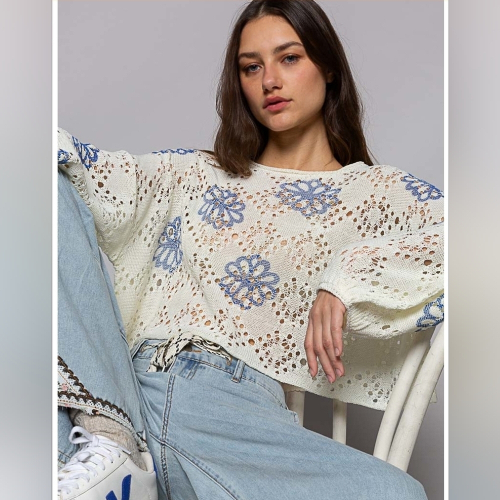 POL Women's Ivory Flower Print Sweater Top